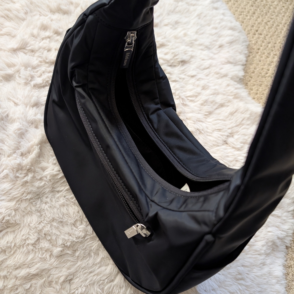 Black Lululemon 4L Mini Shoulder Bag - Picture 9 of 14